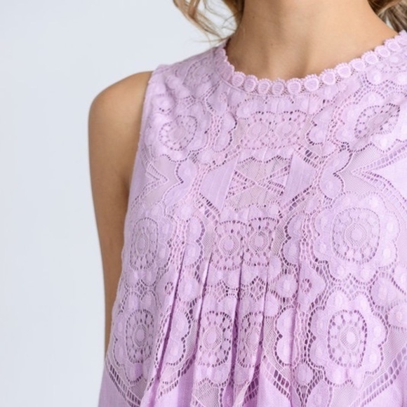 NEW // Gray Lace Sleeveless Top - Picture 4 of 5